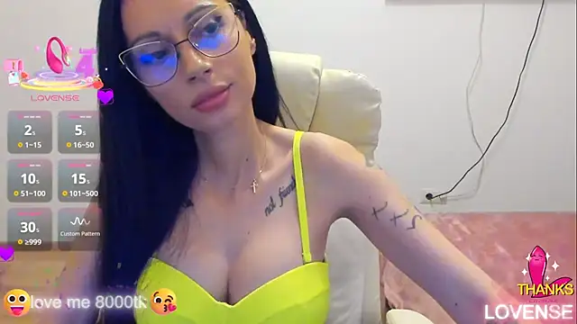 kissnicol32 online show from November 21, 2025, 5:45 pm