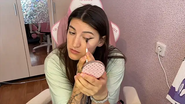 Katrin  kiss online show from April 17, 2026, 10:18 am