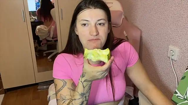 Snapshot of Katrin__kiss chatting on February 16, 2026, 3:43 pm Katrin kiss online show from February 16, 2026, 3:43 pm