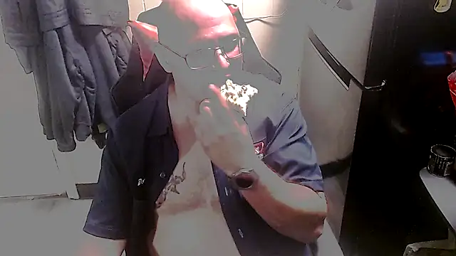 KrazyLegz online show from October 7, 2025, 9:49 pm