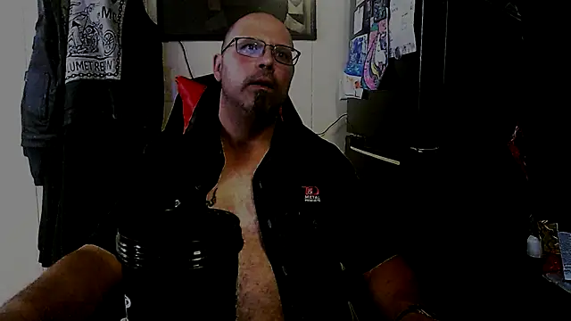 KrazyLegz online show from October 3, 2025, 7:59 pm