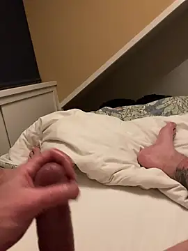 LivingLegend1978 online show from February 11, 2026, 11:04 pm