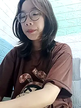 Nanoko online show from April 18, 2026, 5:04 pm