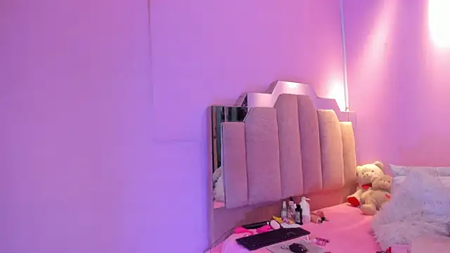 LoveQueen2 online show from December 4, 2025, 12:04 pm