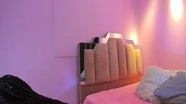 LoveQueen2 online show from November 27, 2025, 12:05 pm