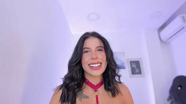Snapshot of emelie_89 chatting on October 18, 2025, 11:45 am emelie 89 online show from October 18, 2025, 11:45 am