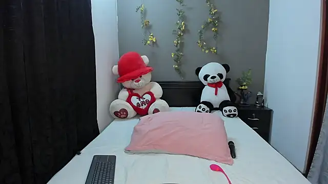 lunaa mayerr online show from March 21, 2025, 11:12 am