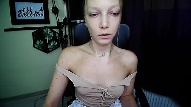 EmillyPlay online show from July 9, 2026, 5:30 am