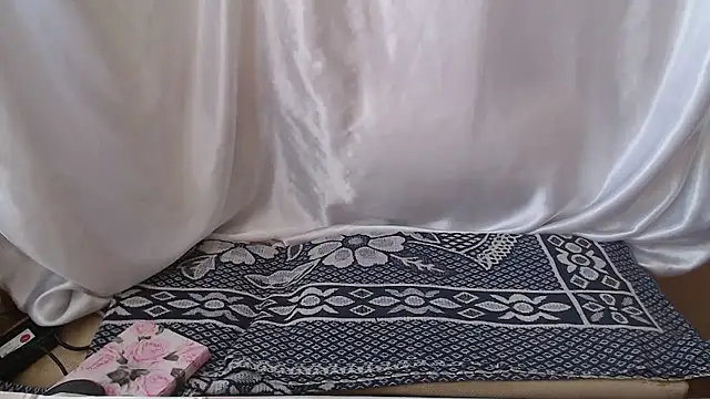 Burberrry  online show from January 11, 2026, 7:37 am