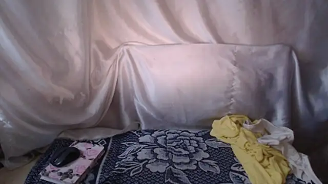 Burberrry  online show from November 28, 2025, 6:46 am