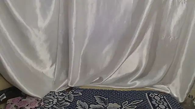 Snapshot of Burberrry_ chatting on April 21, 2026, 7:42 pm Burberrry online show from April 21, 2026, 7:42 pm