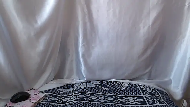 Burberrry  online show from January 17, 2026, 7:01 am