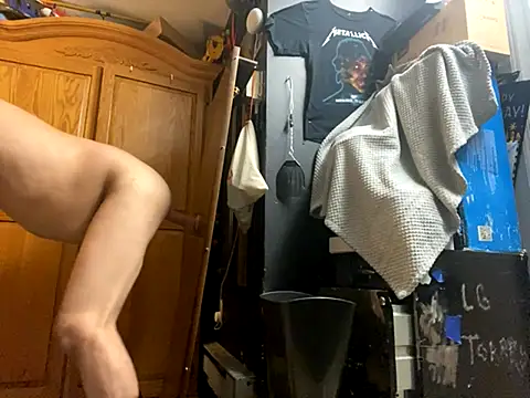 ElPollo77 online show from September 16, 2025, 9:05 pm