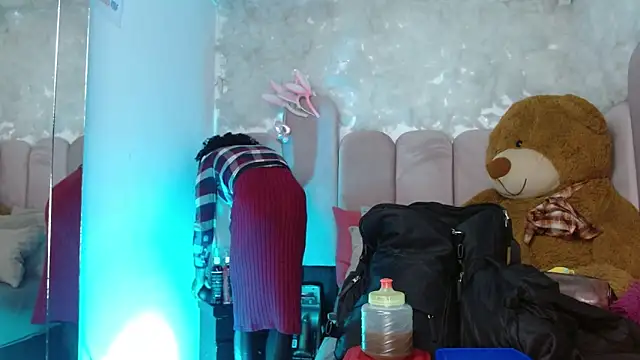 puca ebony online show from November 3, 2025, 12:31 pm