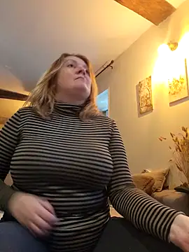 Snapshot of lady_charlyne chatting on January 19, 2026, 1:59 pm lady charlyne online show from January 19, 2026, 1:59 pm