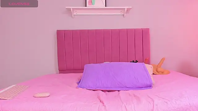 alexa pariss online show from November 24, 2025, 2:28 pm