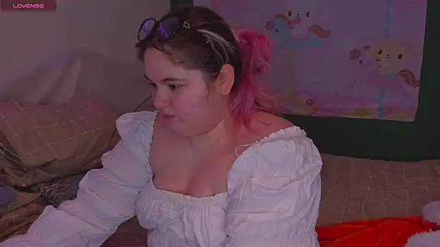 Snapshot of Freakcute_ chatting on February 27, 2025, 5:26 pm Freakcute online show from February 27, 2025, 5:26 pm