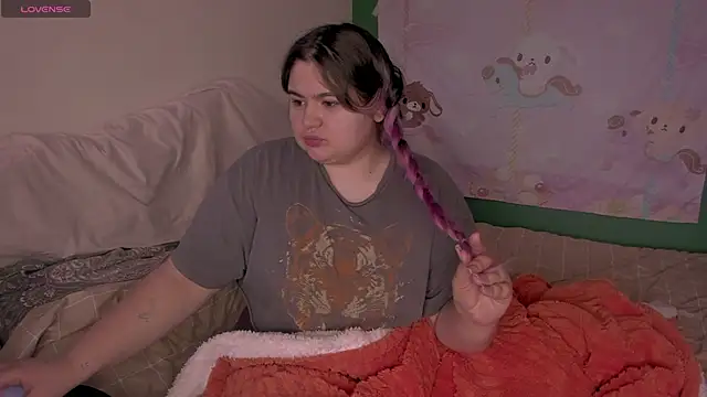 Snapshot of Freakcute_ chatting on February 11, 2025, 12:15 pm Freakcute online show from February 11, 2025, 12:15 pm