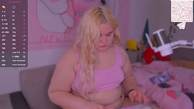 Freakcute  online show from February 6, 2026, 1:29 pm