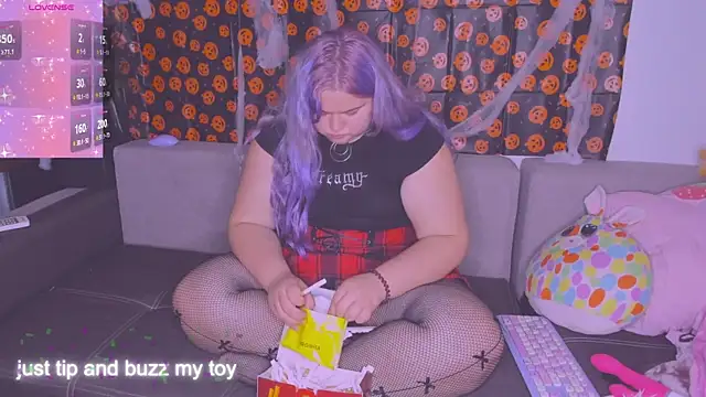 Freakcute  online show from October 25, 2025, 5:13 pm