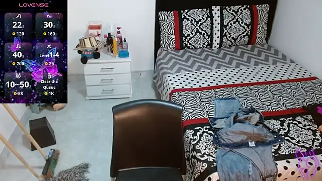 soniafuckboobs online show from November 19, 2025, 1:00 pm