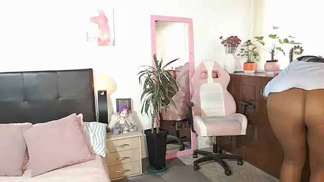 DonaBella17 online show from October 21, 2025, 12:26 pm