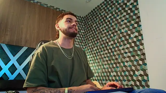 Snapshot of Michael_magno chatting on October 14, 2025, 11:11 am Michael magno online show from October 14, 2025, 11:11 am