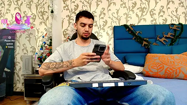 Snapshot of Michael_magno chatting on December 20, 2025, 11:07 pm Michael magno online show from December 20, 2025, 11:07 pm