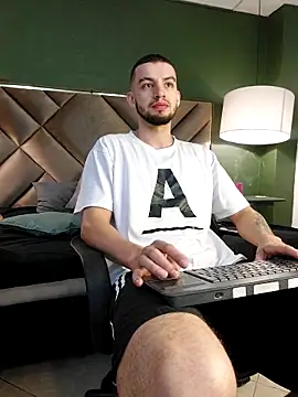 Snapshot of Michael_magno chatting on January 7, 2026, 3:33 am Michael magno online show from January 7, 2026, 3:33 am