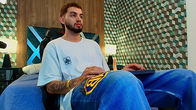 Snapshot of Michael_magno chatting on October 2, 2025, 1:36 pm Michael magno online show from October 2, 2025, 1:36 pm