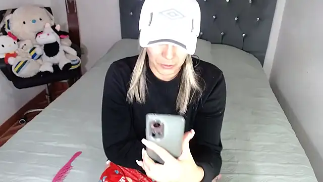 Snapshot of Chantal_hott chatting on February 11, 2026, 5:24 pm Chantal hott online show from February 11, 2026, 5:24 pm