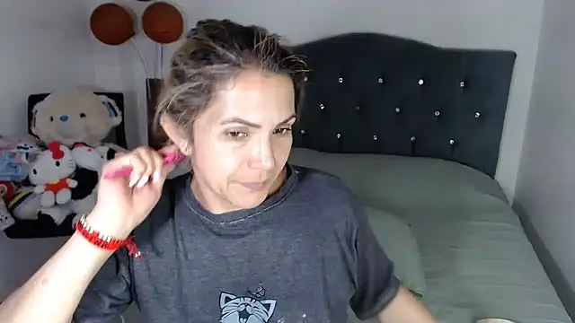 Snapshot of Chantal_hott chatting on February 10, 2026, 4:39 pm Chantal hott online show from February 10, 2026, 4:39 pm