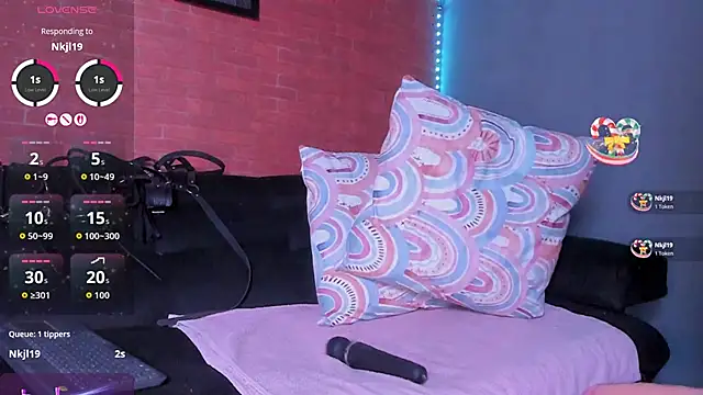 Salome Villa online show from April 14, 2026, 10:26 pm