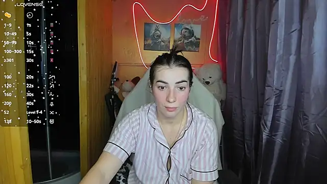 Fiery Brunette  online show from February 28, 2025, 11:25 am