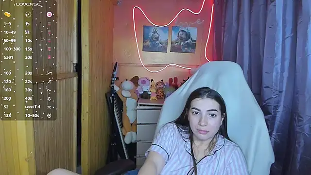 Fiery Brunette  online show from March 4, 2025, 8:24 am