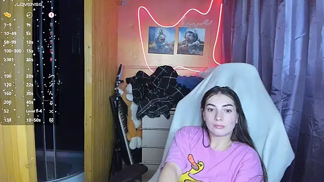 Fiery Brunette  online show from March 4, 2025, 2:42 pm