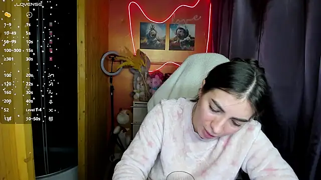 Fiery Brunette  online show from November 16, 2025, 9:47 am