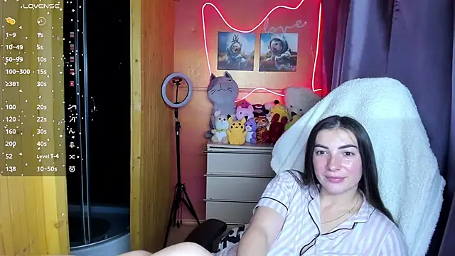 Fiery Brunette  online show from November 24, 2025, 2:17 pm