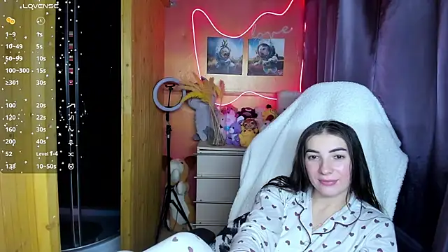 Fiery Brunette  online show from December 3, 2025, 10:14 am