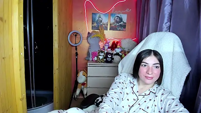 Fiery Brunette  online show from January 18, 2026, 7:45 am