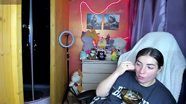 Fiery Brunette  online show from April 5, 2026, 6:31 am