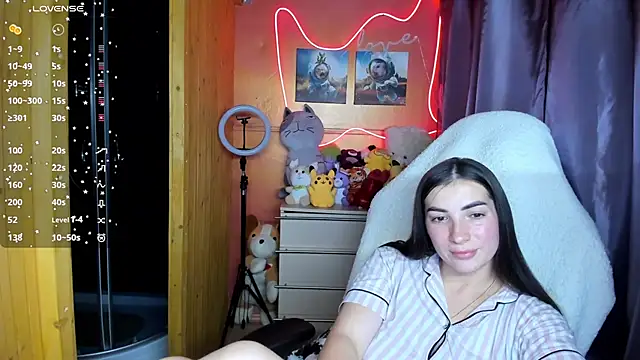 Fiery Brunette  online show from September 18, 2025, 9:45 am