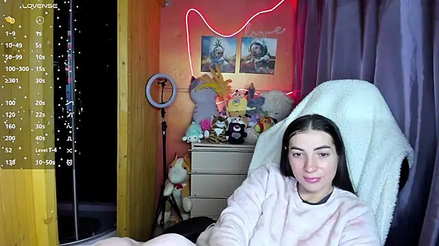 Fiery Brunette  online show from March 13, 2026, 5:23 am