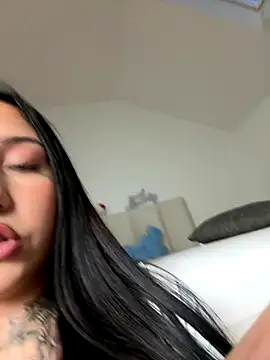 Coco-Love online show from December 5, 2024, 3:23 pm