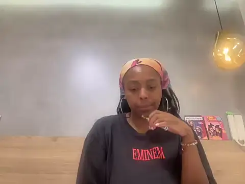 Snapshot of ChocolateCakeQueen chatting on July 21, 2026, 12:57 am ChocolateCakeQueen online show from July 21, 2026, 12:57 am