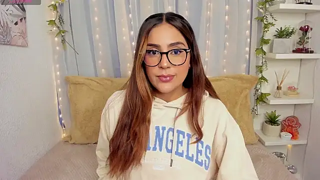 HazzelGray online show from April 19, 2026, 2:29 pm