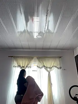 hannahb-e online show from October 21, 2025, 3:33 pm