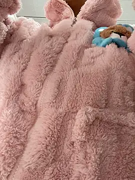 hannahb-e online show from March 11, 2026, 12:43 pm