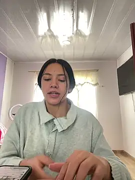 Snapshot of hannahb-e chatting on July 14, 2026, 4:46 pm hannahb-e online show from July 14, 2026, 4:46 pm