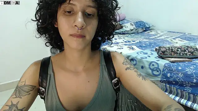 Snapshot of AlinaWoolf_ chatting on September 19, 2025, 11:31 pm AlinaWoolf online show from September 19, 2025, 11:31 pm